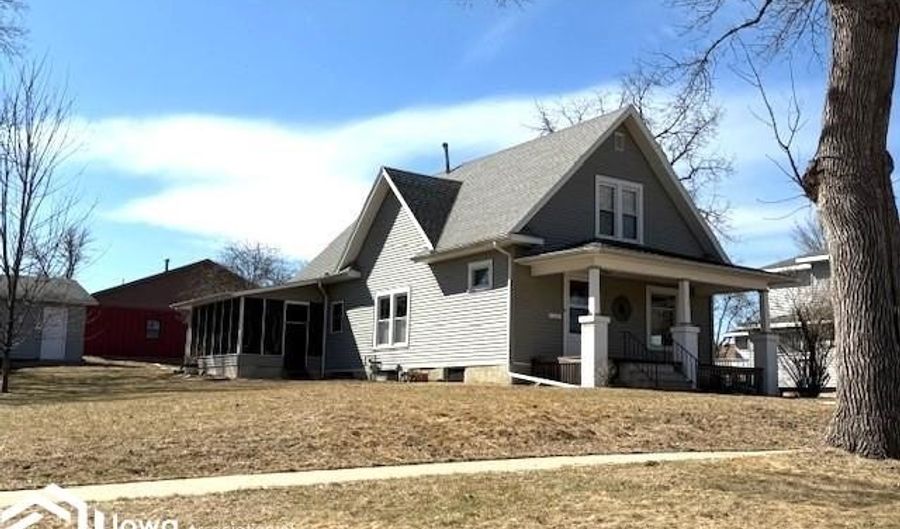 210 E North St, Algona, IA 50511 - 3 Beds, 2 Bath