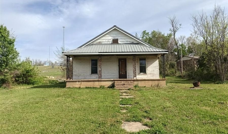 301 E 2nd St, Annapolis, MO 63620 - 2 Beds, 1 Bath