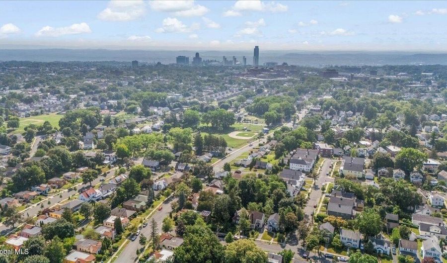 73 Oakwood St, Albany, NY 12208 - 4 Beds, 2 Bath