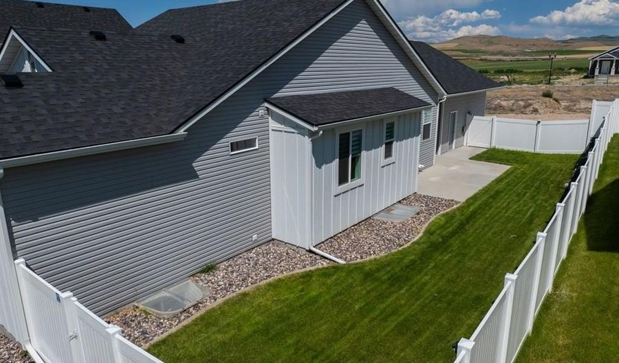 6147 Beacon Ln, Chubbuck, ID 83202 - 6 Beds, 4 Bath