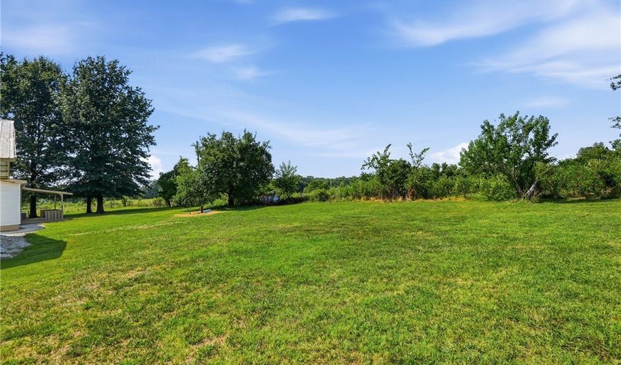11575 Berry Bates Ln, Bentonville, AR 72712 - 4 Beds, 3 Bath