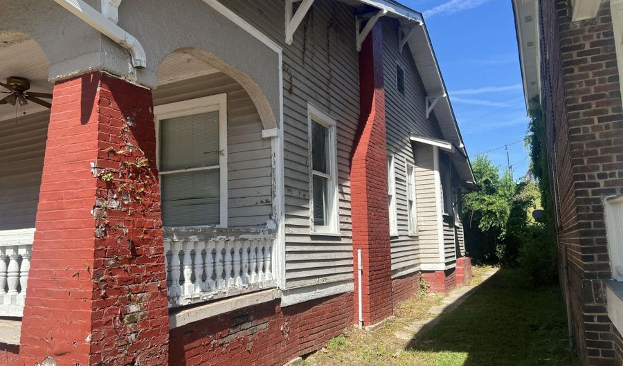 113 4th St, Augusta, GA 30901 - 3 Beds, 2 Bath