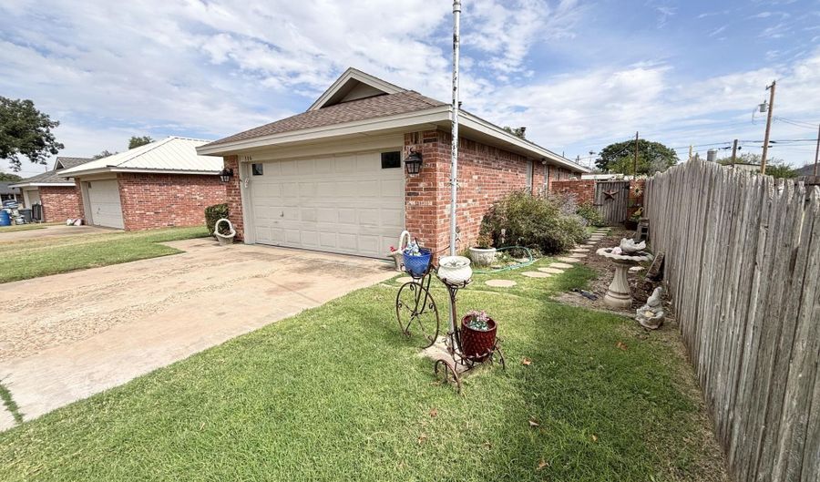 306 Avenue M, Abernathy, TX 79311 - 2 Beds, 2 Bath