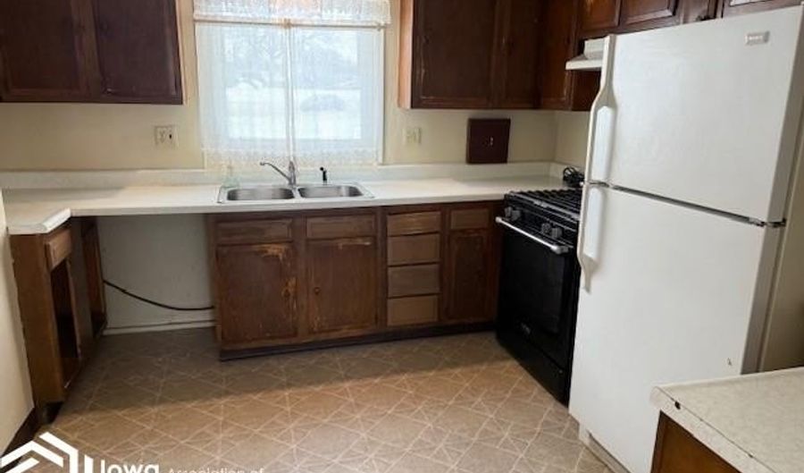 702 Diagonal St, Algona, IA 50511 - 3 Beds, 1 Bath