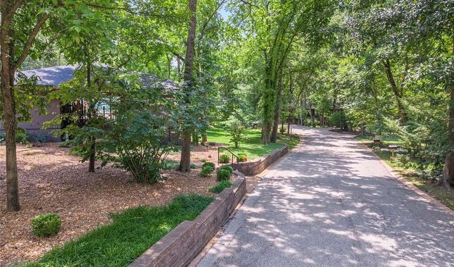 1529 Autumn Leaf Dr, Ballwin, MO 63021 - 3 Beds, 3 Bath