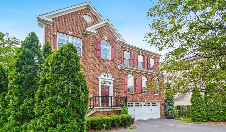 219 BOWEN Ct, Annapolis, MD 21401 - 5 Beds, 5 Bath