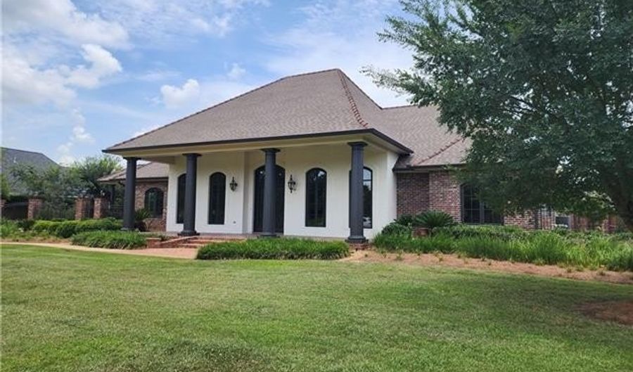 4708 CHRISTOPHER Pl, Alexandria, LA 71303 - 5 Beds, 6 Bath