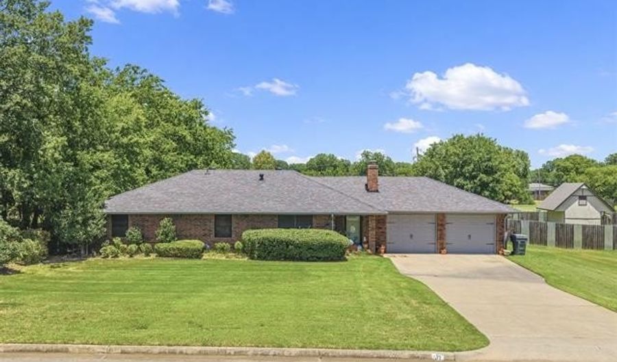 617 Wallace NW, Ardmore, OK 73401 - 3 Beds, 3 Bath