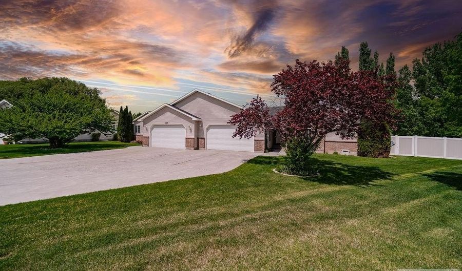 935 S Clara Ct, Ammon, ID 83406 - 3 Beds, 2 Bath