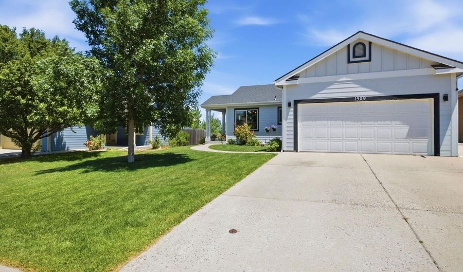 1509 SUMMERSET Dr, Cheyenne, WY 82001 - 5 Beds, 3 Bath