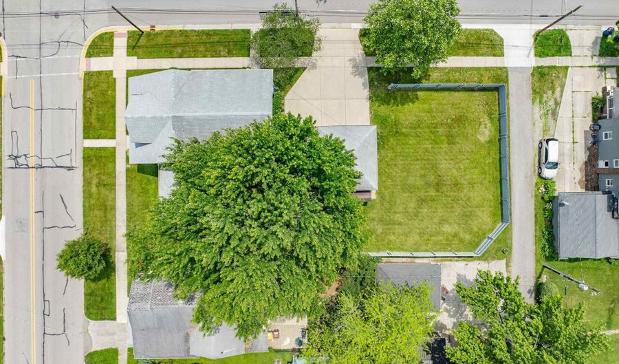 1209 S Jackson St, Auburn, IN 46706 - 5 Beds, 3 Bath