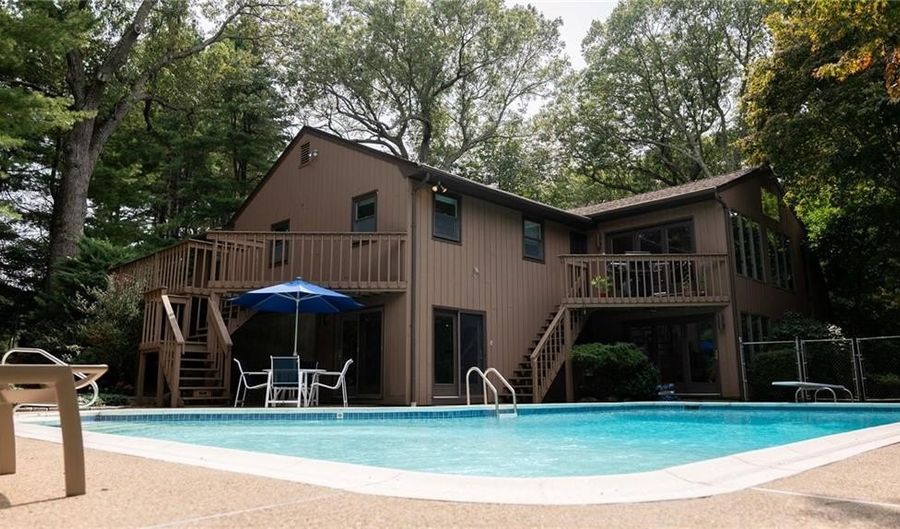 65 Huguenot Dr, East Greenwich, RI 02818 - 3 Beds, 4 Bath