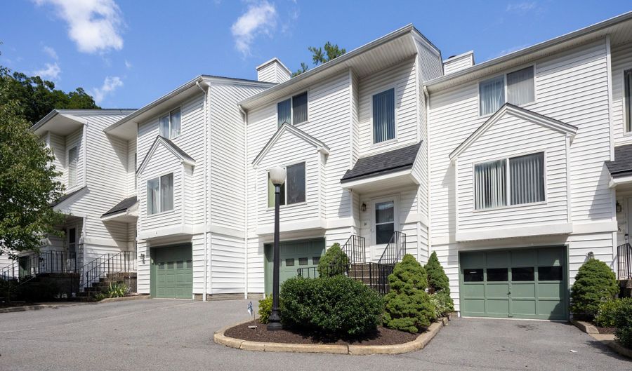 68 Virginia Ave 14, Danbury, CT 06810 - 2 Beds, 2 Bath