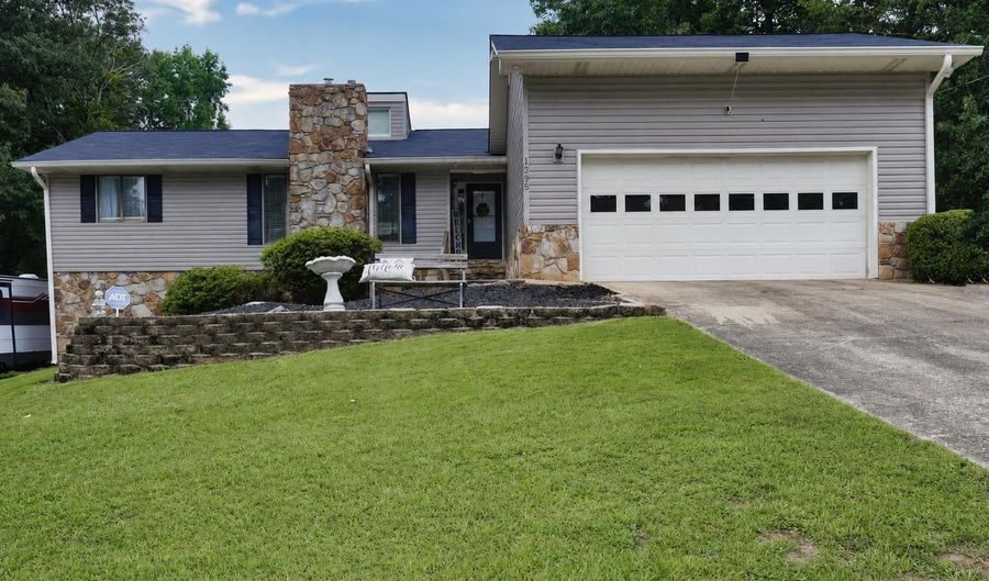 1295 WINTER Pl, Anniston, AL 36207 - 4 Beds, 3 Bath