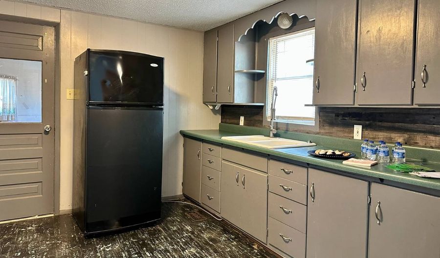303 9th St, Alva, OK 73717 - 2 Beds, 1 Bath