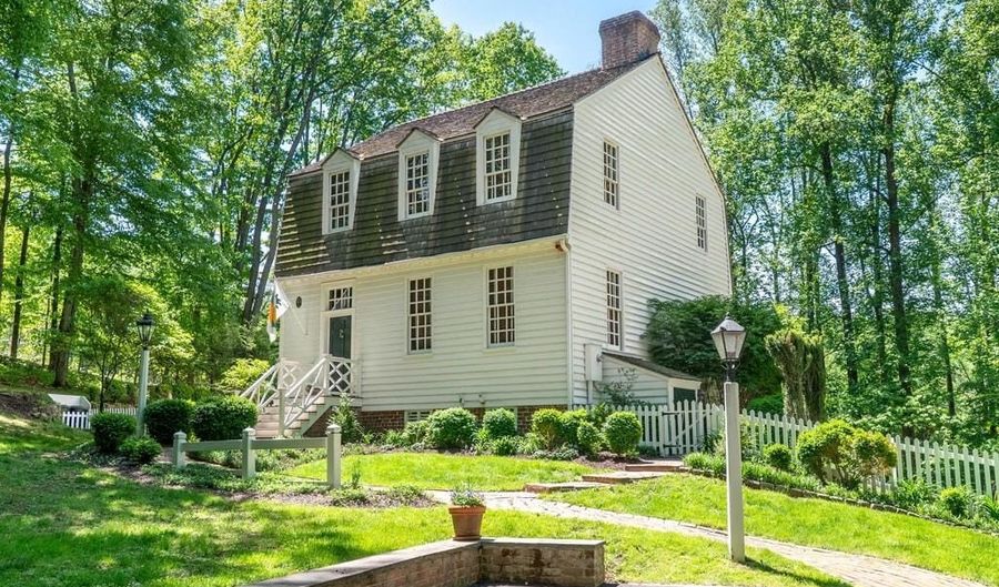 1108 S BARBARA Dr, Alburtis, PA 18011 - 3 Beds, 3 Bath