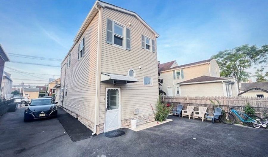 27 Honiss St 2, Belleville, NJ 07109 - 3 Beds, 1 Bath