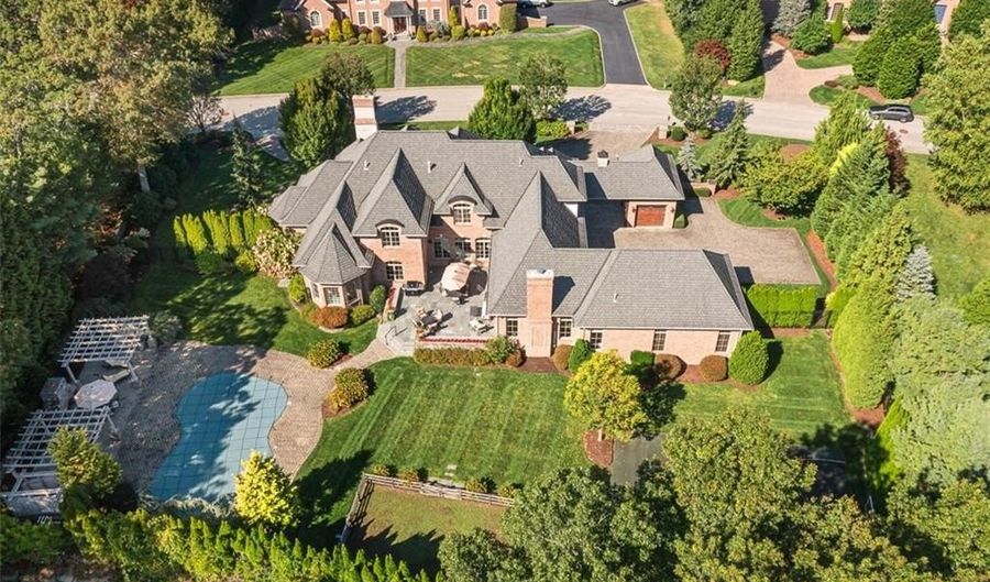 4 Pine Tree Ln, Lincoln, RI 02865 - 5 Beds, 6 Bath