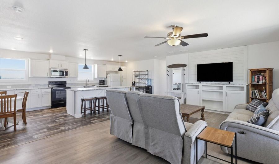 833 W Tepee St, Apache Junction, AZ 85120 - 3 Beds, 2 Bath