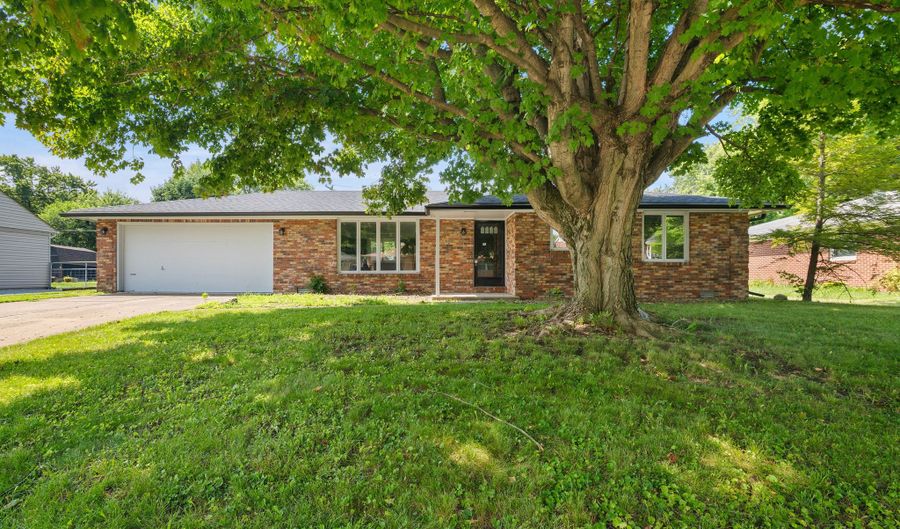 615 Country Club Ln, Anderson, IN 46011 - 2 Beds, 2 Bath