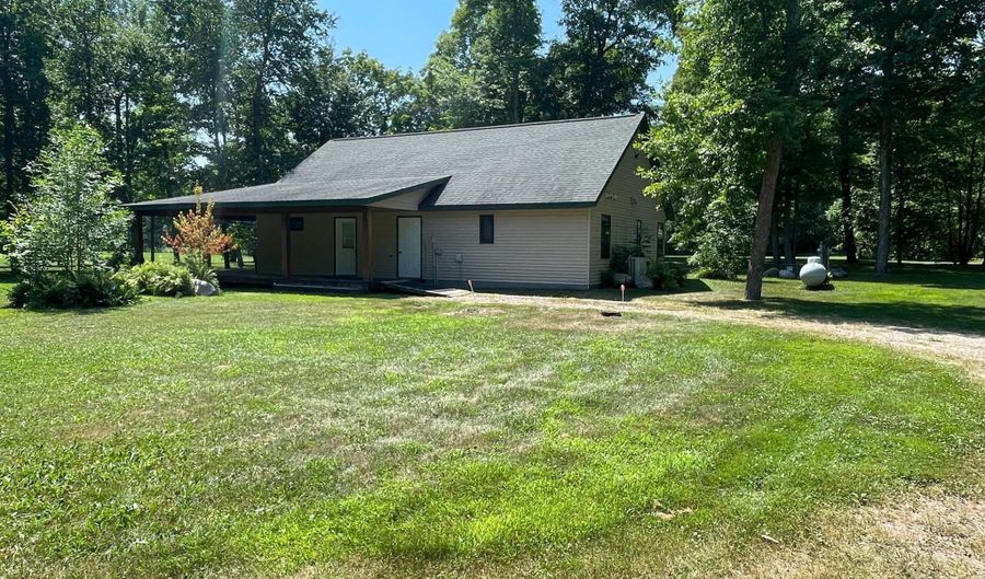 37725 Clover St, Aitkin, MN 56431 - 2 Beds, 3 Bath