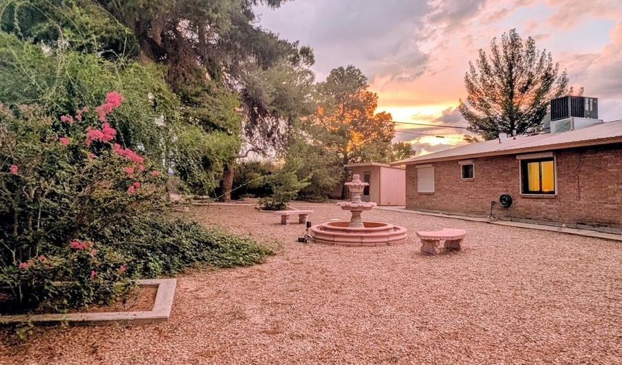 1085 S Highway 80, Benson, AZ 85602 - 3 Beds, 3 Bath