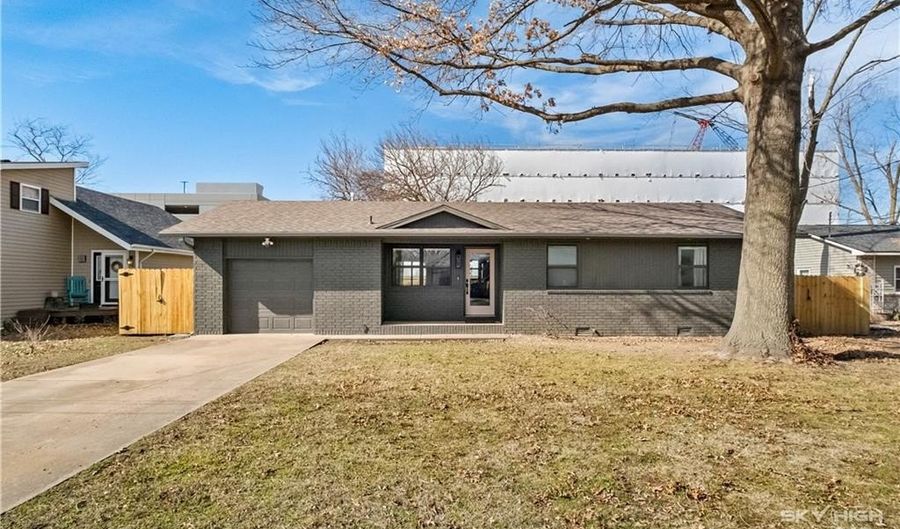 906 Convair St, Bentonville, AR 72712 - 2 Beds, 3 Bath