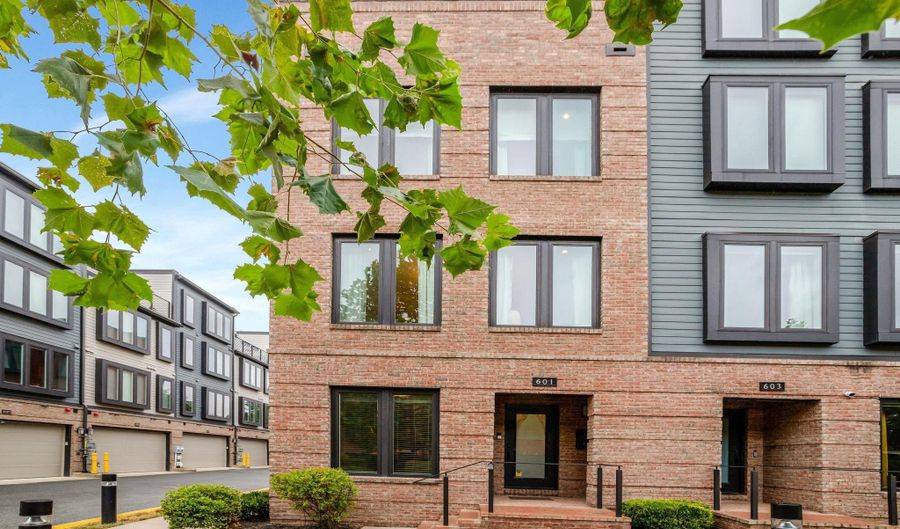 601 SLADE Ct, Alexandria, VA 22314 - 3 Beds, 4 Bath