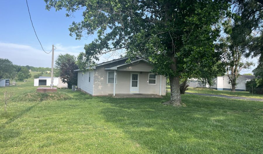 18326 Lawrence 1182, Aurora, MO 65605 - 2 Beds, 1 Bath