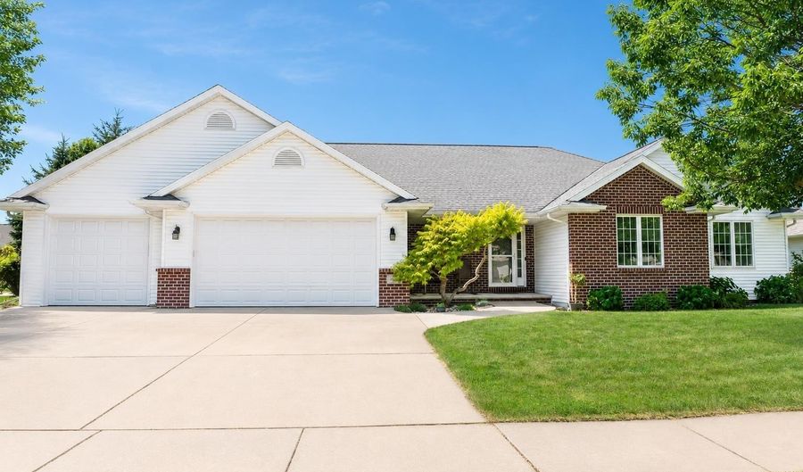 4801 N BENVIEW Ct, Appleton, WI 54913 - 3 Beds, 3 Bath