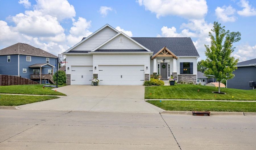 1020 Baileys Grove Dr, Adel, IA 50003 - 4 Beds, 3 Bath