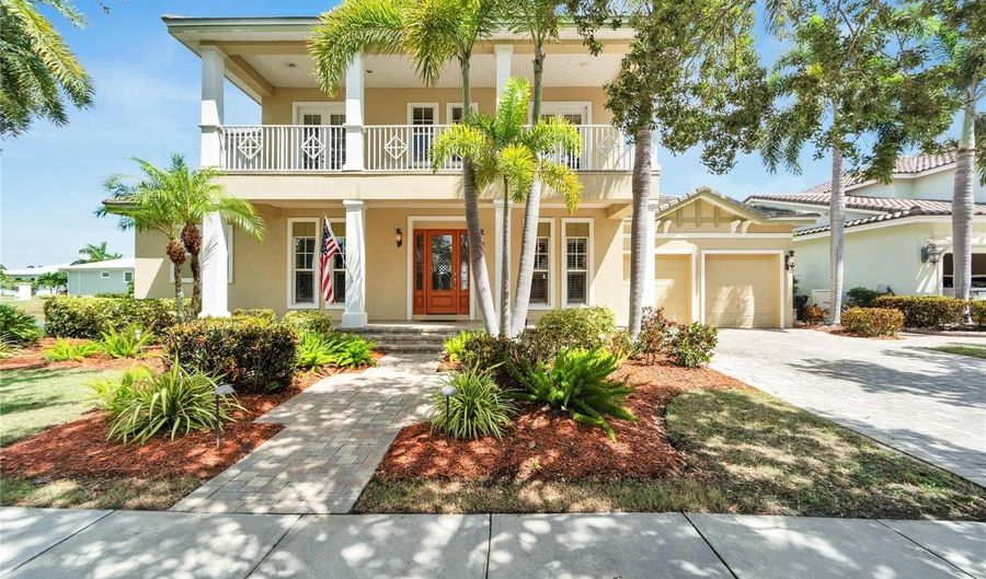 517 MIRABAY Blvd, Apollo Beach, FL 33572 - 4 Beds, 4 Bath