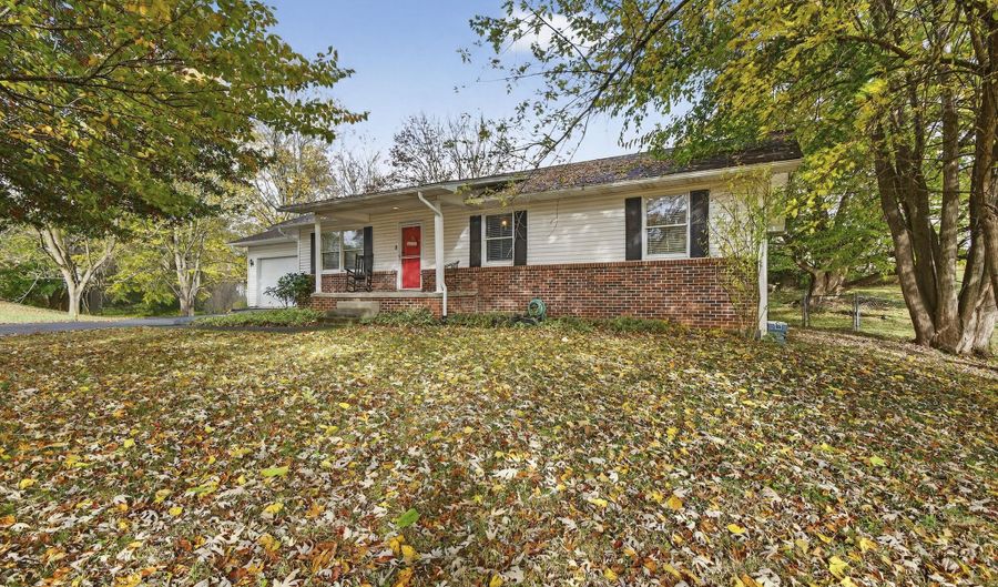 825 Edgemont N St, Abingdon, VA 24210 - 3 Beds, 2 Bath