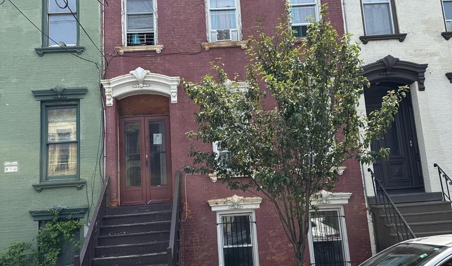 116 Lark St, Albany, NY 12210 - 6 Beds, 3 Bath