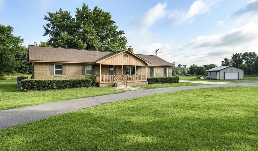 8409 Carrie Dr, Benton, AR 72019 - 3 Beds, 2 Bath