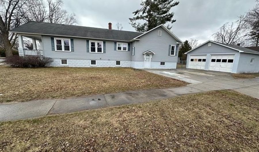 452 W LINCOLN St, Alpena, MI 49707 - 4 Beds, 2 Bath