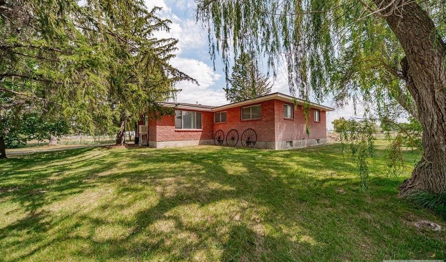 21 S 600 W, Blackfoot, ID 83221 - 4 Beds, 2 Bath