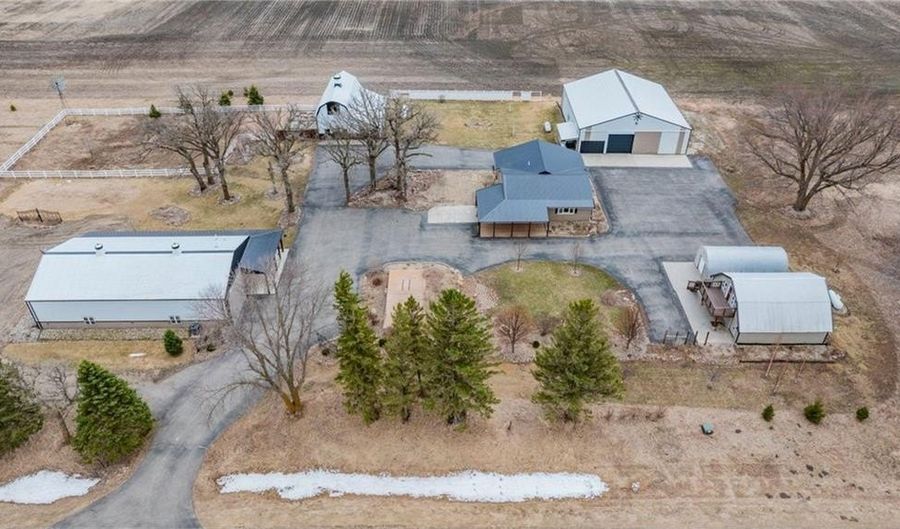 90917 240th St, Austin, MN 55912 - 2 Beds, 3 Bath