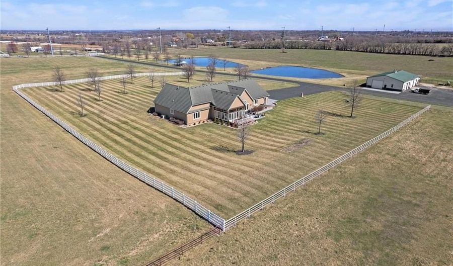 14971 Fairmount Rd, Basehor, KS 66007 - 4 Beds, 5 Bath