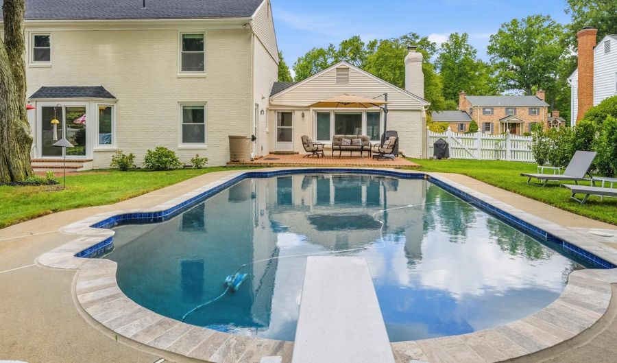 9403 FERRY LANDING Ct, Alexandria, VA 22309 - 4 Beds, 3 Bath