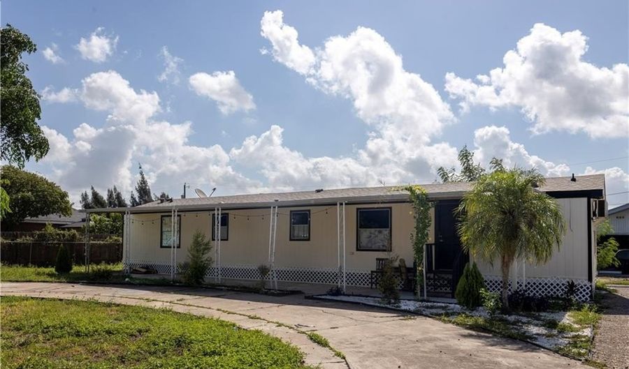 808 Park Rd, Alamo, TX 78516 - 2 Beds, 2 Bath