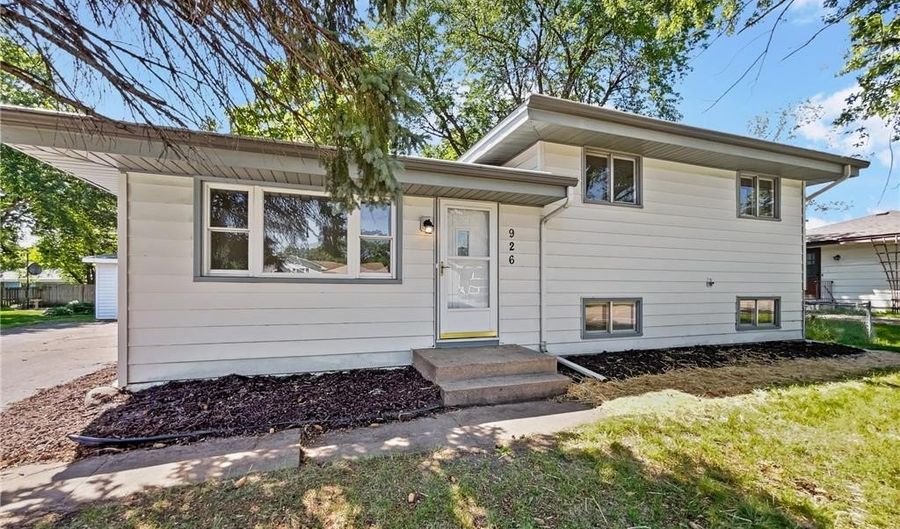 926 38th Ave, Anoka, MN 55303 - 3 Beds, 1 Bath