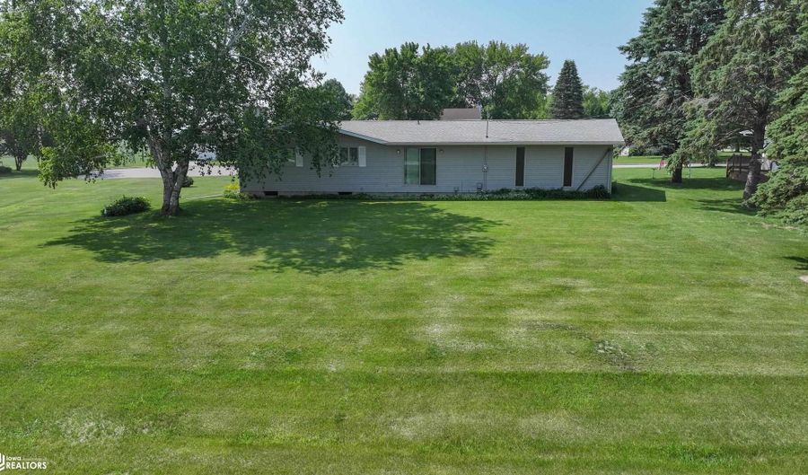 101 Hilltop Dr, Ackley, IA 50601 - 3 Beds, 2 Bath