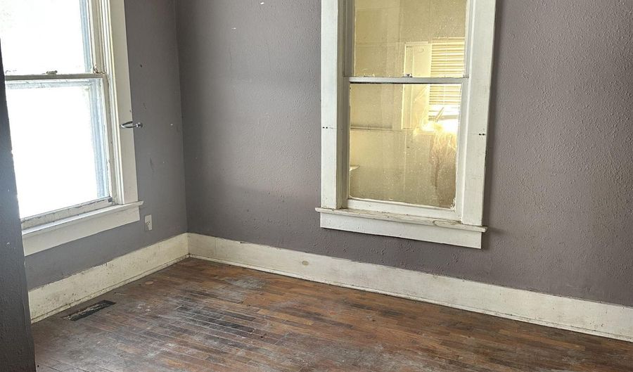 1231 N Harrison St, Auburn, KS 66402 - 3 Beds, 2 Bath