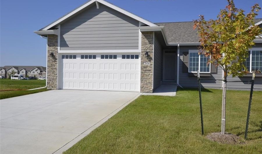 2813 3rd Ave SE, Altoona, IA 50009 - 3 Beds, 3 Bath