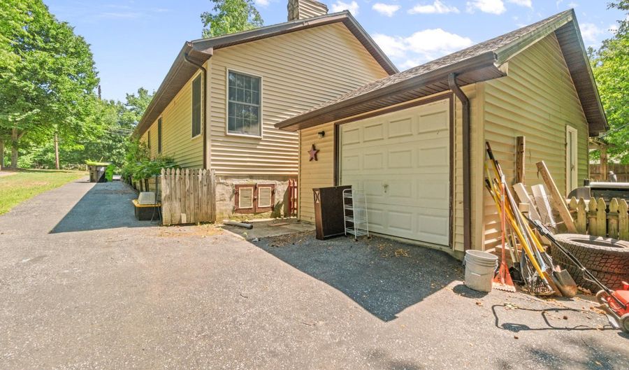 1950 PERRYMAN Rd, Aberdeen, MD 21001 - 3 Beds, 3 Bath