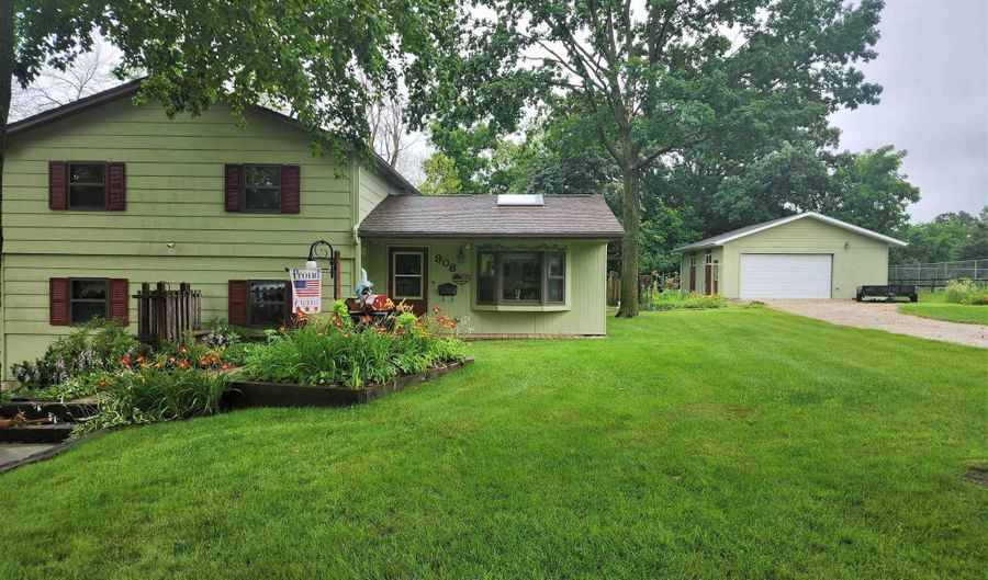 908 N Wooster St, Algona, IA 50511 - 3 Beds, 2 Bath