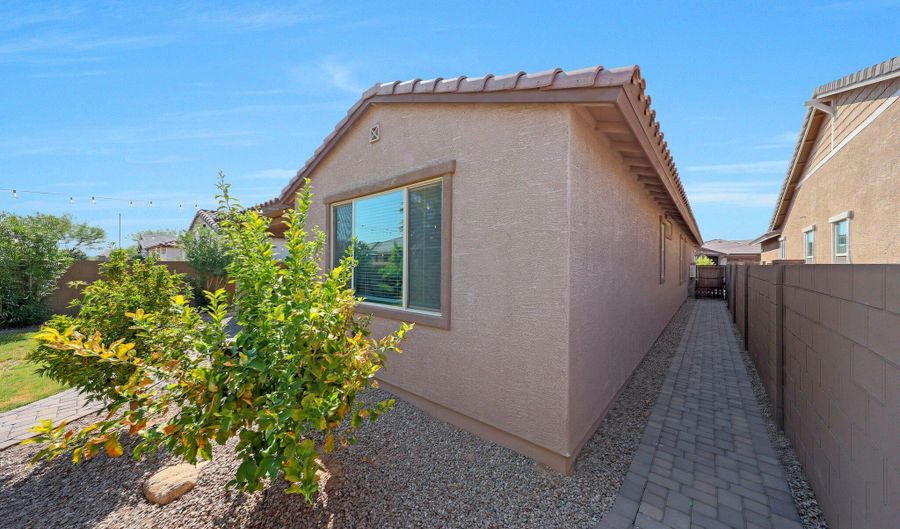 98 E LEO Pl, Chandler, AZ 85249 - 4 Beds, 2 Bath