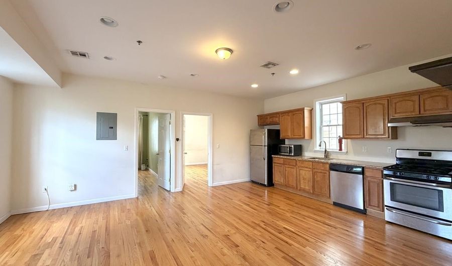 687 AVENUE A #201, Bayonne, NJ 07002 - 2 Beds, 1 Bath