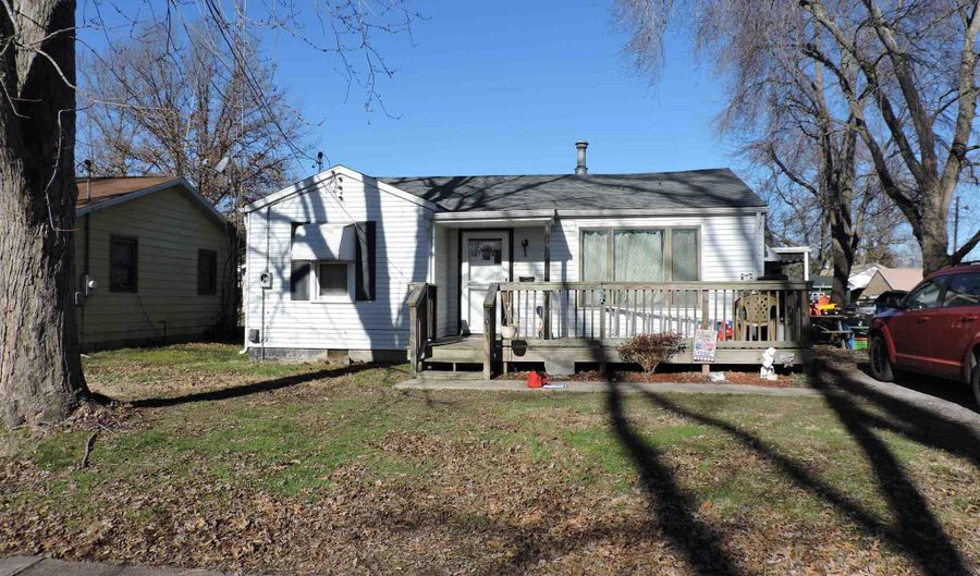 1013 Kirkpatrick St, Benton, IL 62812 - 3 Beds, 1 Bath